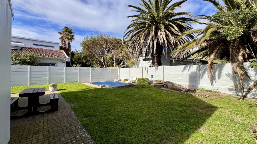 To Let 3 Bedroom Property for Rent in Kommetjie Western Cape
